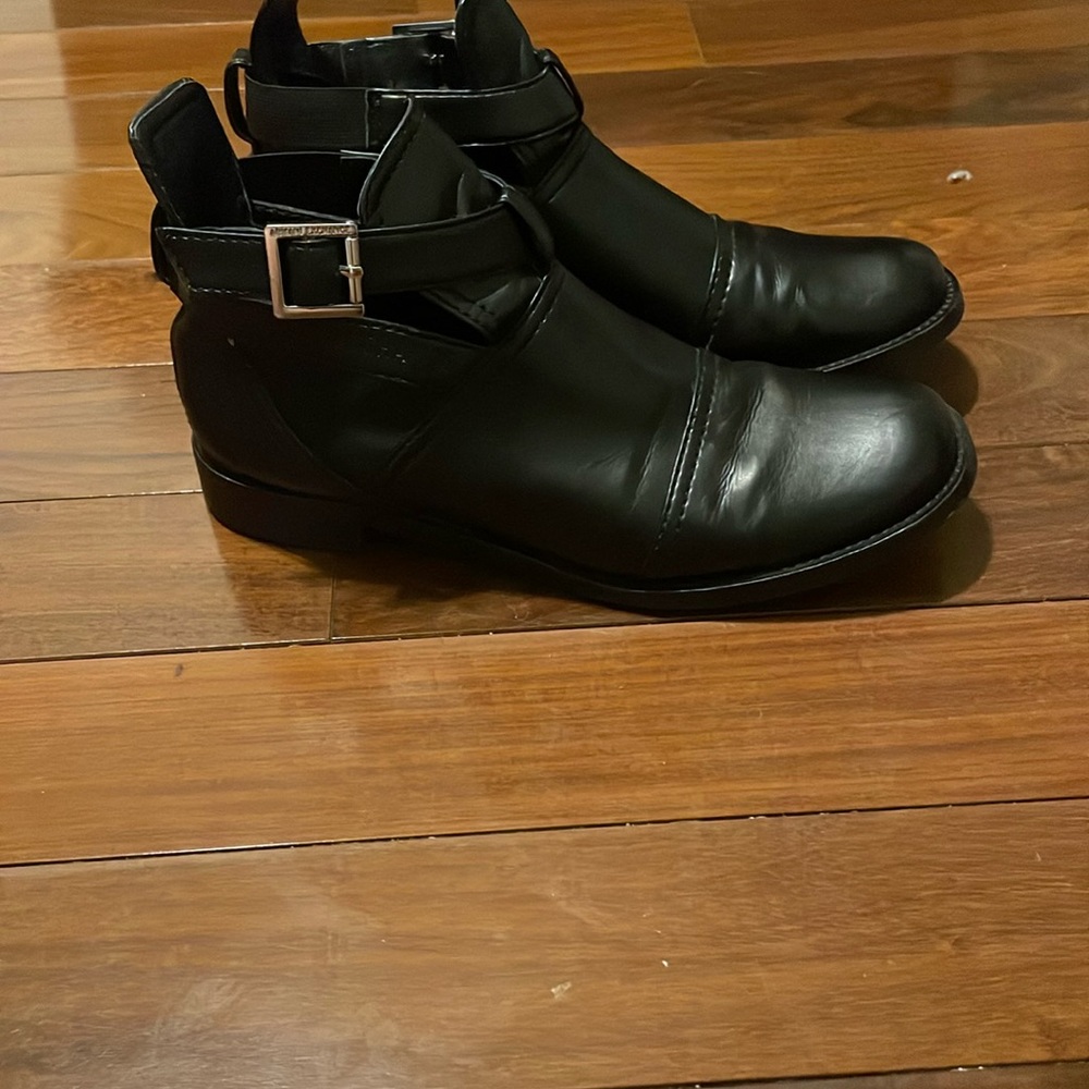 A|X ARMANI EXCHANGE SIZE 7 BLACK BOOTs